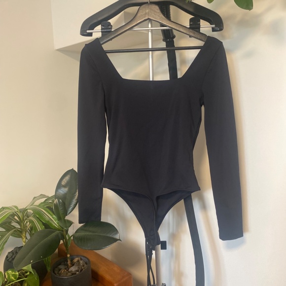 Aritzia Babaton Longsleeve Squareneck Bodysuit - Picture 4 of 4